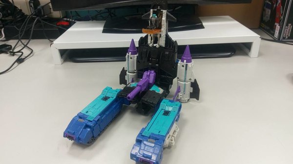 Titans Return Overlord Leader Class Wave 5 Out Of Package Photos 08 (8 of 12)